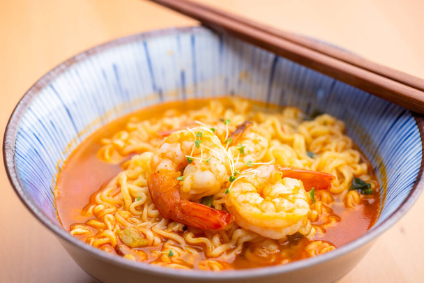 Spicy instant noodle with shrimp - Photo, Image