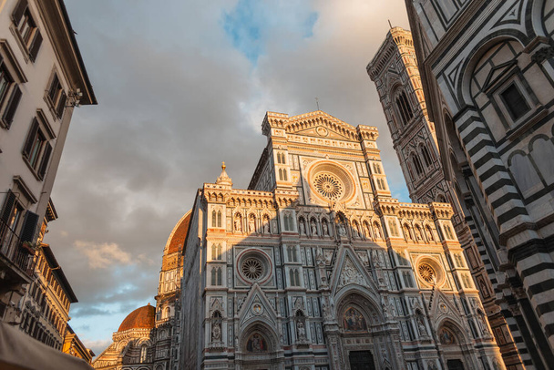 Old town with vintage gothic architecture renaissance cathedral at sunset in Florence, Italy - Fotoğraf, Görsel