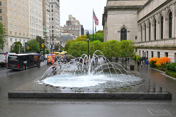 NEW YORK - 23 OCT 2022: Fountains at The Metropolitan Museum of Art of New York City, usually referred to as The Met. - Photo, Image