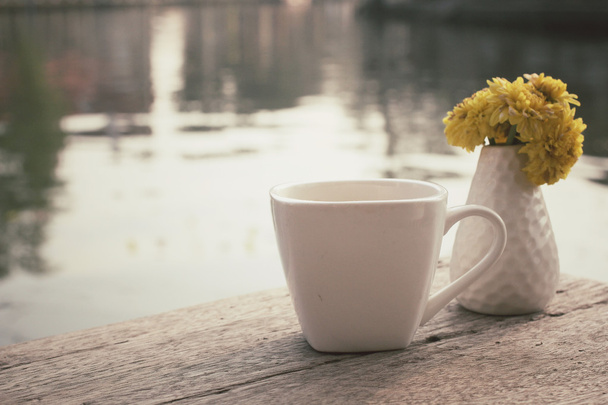 Gorąca kawa z kwiatem - Zdjęcie, obraz