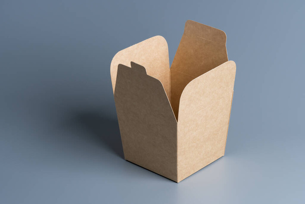 Caja de cartón abierta sobre fondo gris - Foto, Imagen