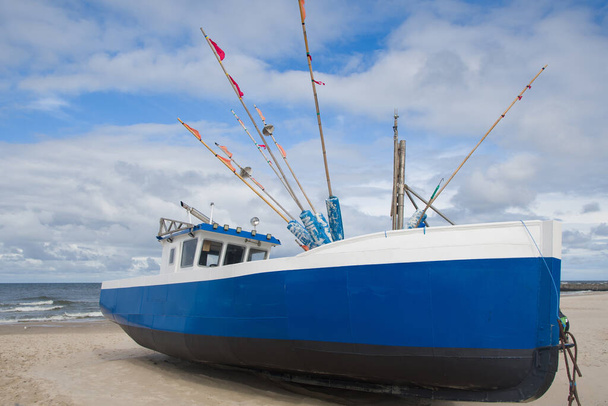 ニーチョルツェ近郊のポーランドバルト海沿岸の漁船 - 写真・画像