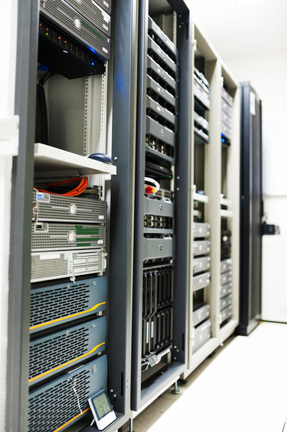 Netzwerk-Server im Datenraum - Foto, Bild