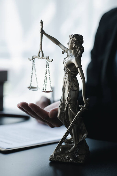 Lawyer concepts to testify to clients and to provide counseling in cases, to provide legal relief, to maintain law and fairness, to proceed with transparency, to attorneys to defend cases in court. - Photo, image
