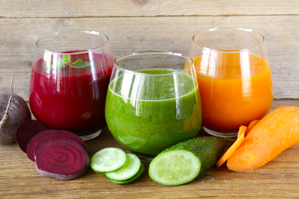 Bukiet świeżych soków z owoców i warzyw - Zdjęcie, obraz