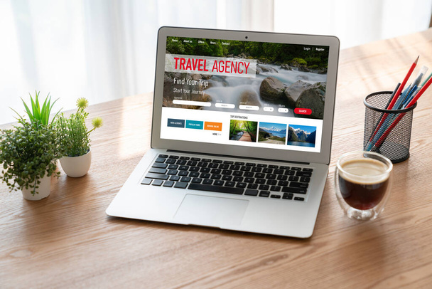 Site d'agence de voyage en ligne pour la recherche de modish et offres de planification de voyage affaire et forfait pour vol, hôtel et réservation de voyage - Photo, image