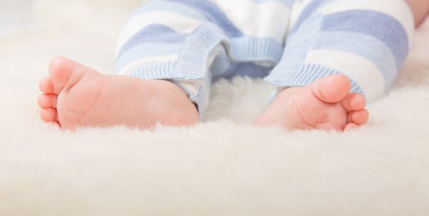 Младенческие ноги
 - Фото, изображение