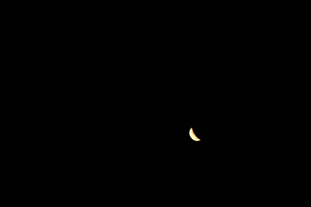 Eclipse lunar en el cielo negro - Foto, imagen
