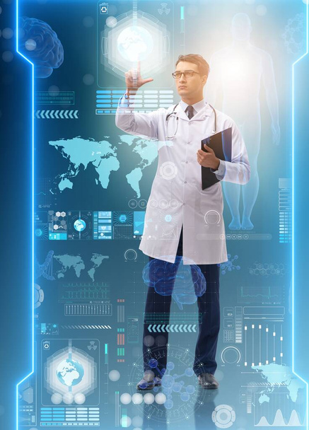 O médico no conceito médico futurista pressionando botão - Foto, Imagem