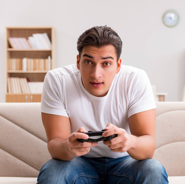 El hombre adicto a los juegos de ordenador - Foto, Imagen