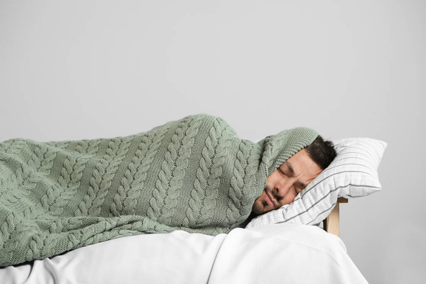 Tired man sleeping in bed at home - Valokuva, kuva