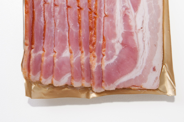 Tranches de bacon sur l'emballage
 - Photo, image