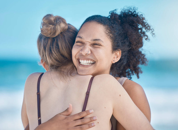 Fitness, friends and women hug at the beach after achievement in running, exercise and workout. Wellness, friendship and girls hugging, embracing and excited from exercising and training together. - Fotoğraf, Görsel