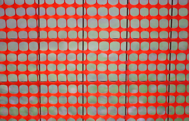 оранжевая пластиковая сетка для разграничения дорожных работ во время работы
 - Фото, изображение