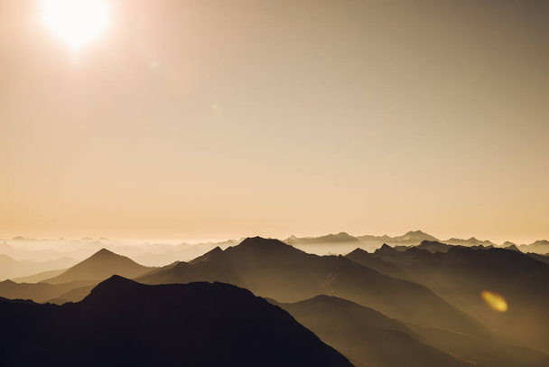 západ slunce v horách - Fotografie, Obrázek