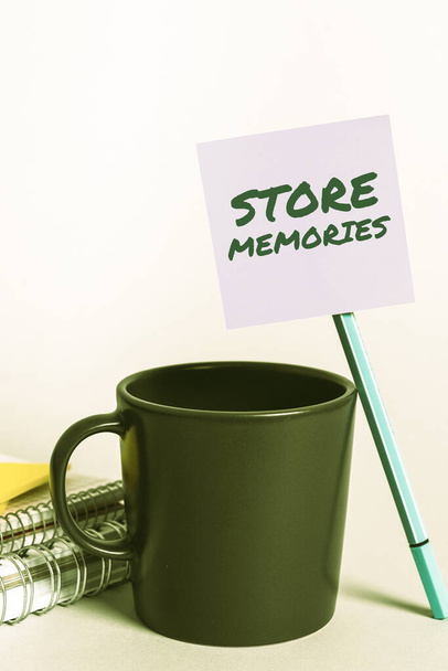Εγγραφή εμφάνισης κειμένου Μνήμες Store, Business προσέγγιση μια διαδικασία εισαγωγής και αποθήκευσης δεδομένων που αποκτήθηκαν προηγουμένως - Φωτογραφία, εικόνα