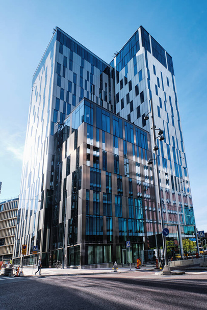 Tukholma, Ruotsi - syyskuu 2022: Elite Hotel Carolina Tower moderni konsepti hotelli Hagastadenissa suunnitellut refleksi arkkitehdit Solna - Valokuva, kuva