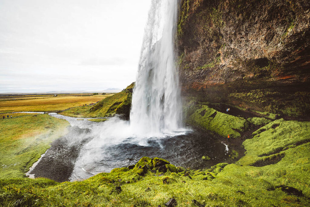 Gljufrafoss, ou Gljufrabui, cachoeira, uma pequena cachoeira escondida em um cânion estreito perto do mais famoso Seljalandsfoss, sul da Islândia. Foto de alta qualidade. - Foto, Imagem