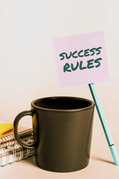 Koncepcyjne wyświetlanie Zasad sukcesu, Koncepcja oznaczająca ustalone sposoby wyznaczania celów ułatwiających osiągnięcie - Zdjęcie, obraz