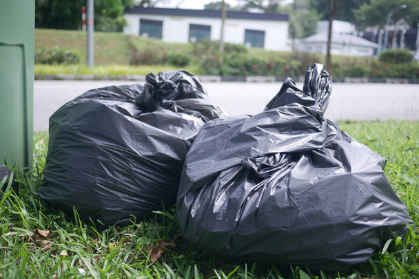 Bag with garbage and rubbish bin, - Zdjęcie, obraz