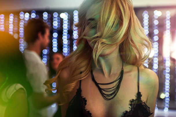 Shes the queen of clubs. a beautiful young woman dancing in a nightclub - Foto, afbeelding