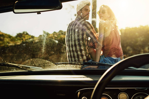 Theres so much beauty to see along the way. a young couple out on a road trip with their truck - Фото, зображення