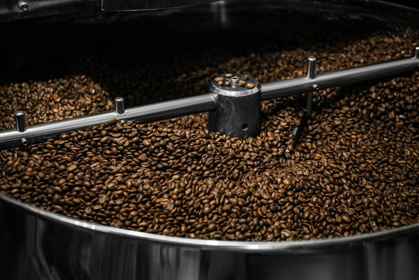 Modern coffee roaster machine with beans, closeup - Foto, afbeelding