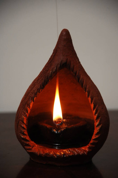 Olielamp bij Hindoe Gebed - Foto, afbeelding