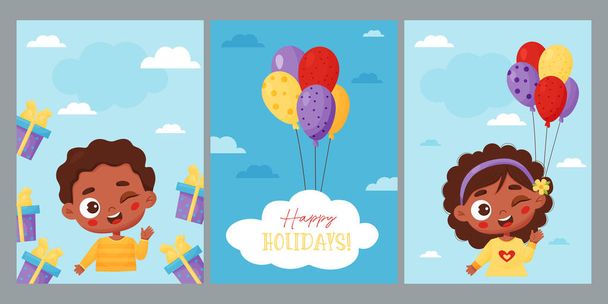 Plakáty pro děti. Roztomilý černošky etnický chlapec a dívka s dary a balónky na modrém pozadí. Vektorová ilustrace v kresleném stylu. Vertikální šablona pro vánoční přání, design, tisk - Vektor, obrázek