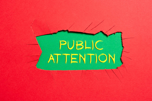 公共の注意を表示する記号、事業は、一般の人々の注意または焦点を人に考えます - 写真・画像