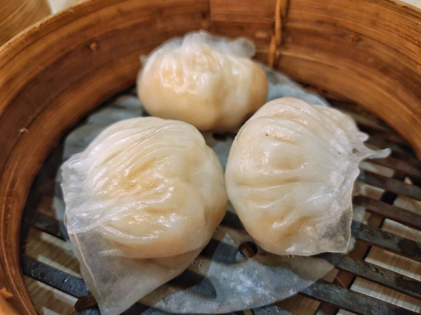 Chinese shrimp dumplings in bamboo basket - Photo, Image