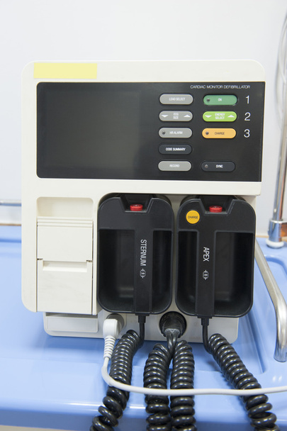 Máquina desfibriladora en un hospital
 - Foto, imagen
