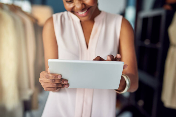 Rebranding her business website. a young business owner using a digital tablet in her shop - Zdjęcie, obraz