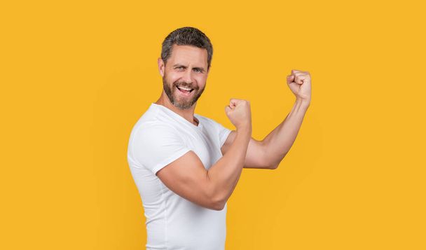 happy guy wearing casual style. bearded guy in casual shirt isolated on yellow background. casual guy in studio. photo of caucasian guy wear white shirt. - Fotografie, Obrázek