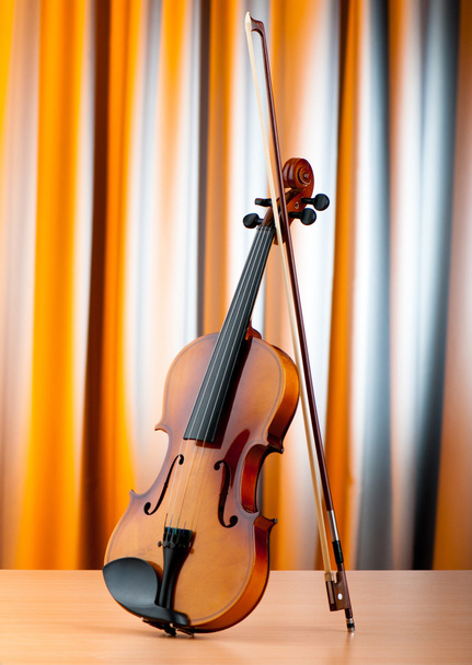 Concepto musical con violín
 - Foto, Imagen