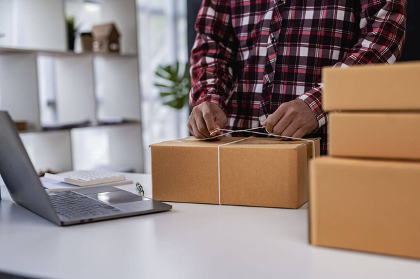 SME Business Entrepreneur Working From Home With Parcel Boxes And Laptop Taking Orders And Shipping Online Grocery Business Ideas - Foto, afbeelding