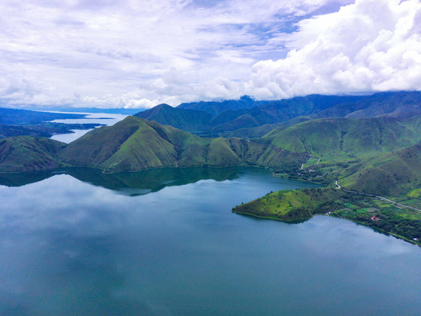 Prise de vue aérienne sur le lac toba, samosir, Sumatra Nord, Indonésie - Photo, image