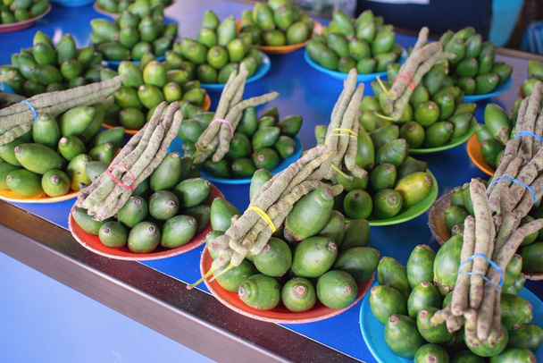 Areca frutos secos en el mercado - tradicionalmente utilizado en Asia como masticación de nueces de betel - Foto, imagen