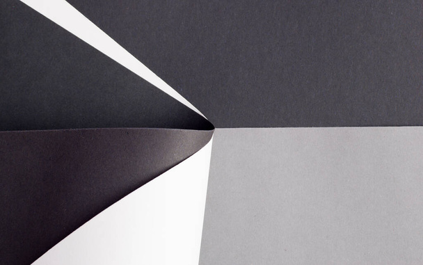 Fondo curvado abstracto, dividido en negro, blanco y gris - Foto, imagen