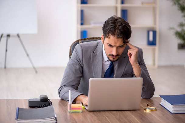 Young businessman employee sitting at workplace - Photo, Image