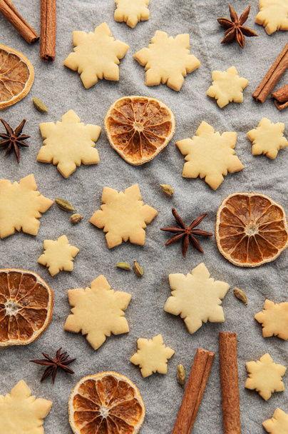 Tasty homemade Christmas cookies. Baked traditional gingerbread cookies and decorations.  - Fotografie, Obrázek