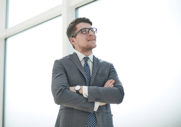 Portrait of a young businessman wearing glasses and standing in office - Fotografie, Obrázek
