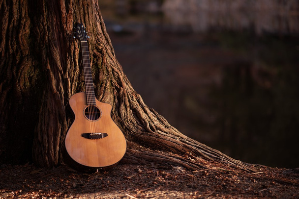 Akustische Holzgitarre - Foto, Bild