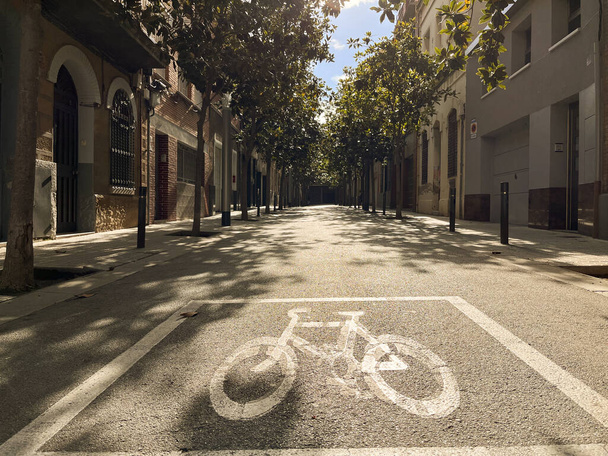 Señal de tránsito de bicicletas en una calle de Barcelona - Foto, imagen