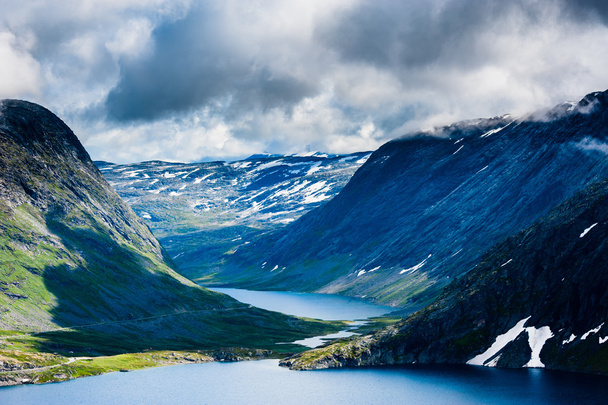 Горный ландшафт Дальснибба в Гейранже, Норвегия
 - Фото, изображение