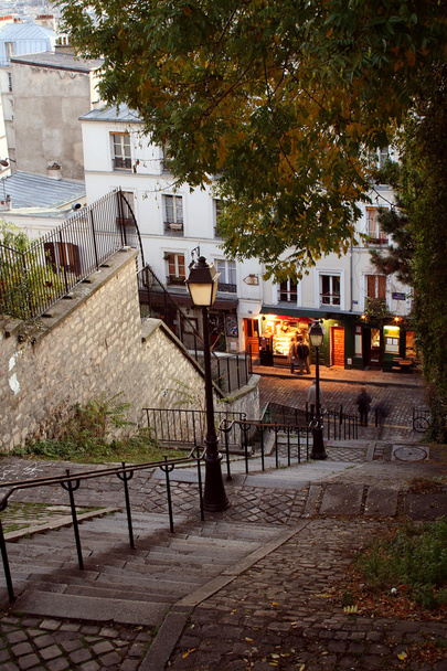 Ruas de Paris à noite - Montmartre
 - Foto, Imagem