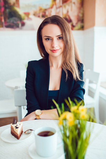 Beautiful Girl In The Cafe - Foto, Bild