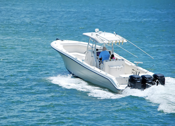 Motor fueraborda motorizado deporte barco de pesca
 - Foto, Imagen