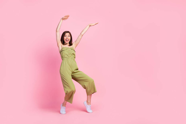 Full length photo of overjoyed lady dancing stand toes chill dressed nice trendy khaki outfit empty space isolated on pink color background. - Foto, Imagem