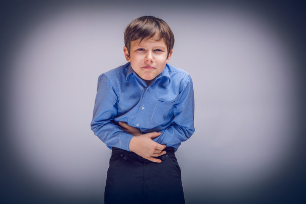 dospívající chlapec 10 let Evropského vzhledu bolest žaludku, ga - Fotografie, Obrázek